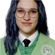 Me defino como una persona entusiasta, empática y amable, capaz de dar clase a niños de primaria y secundaria que quieren aprender